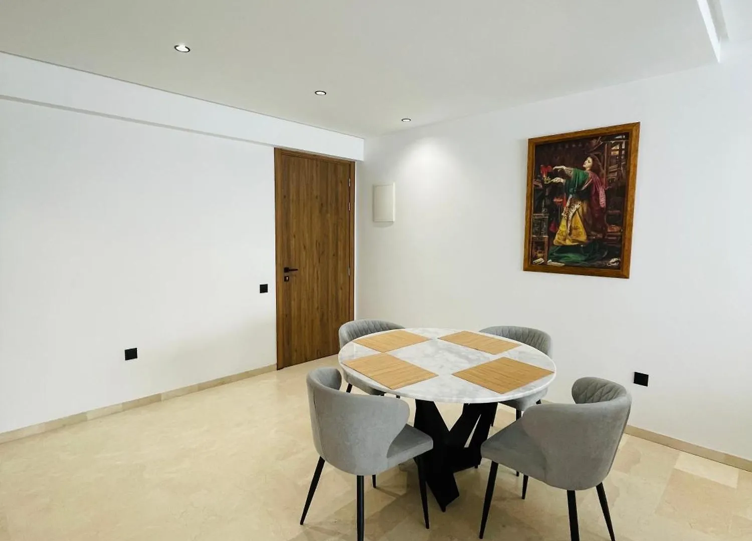 Urban Oasis At Casablanca : Charm & Confort